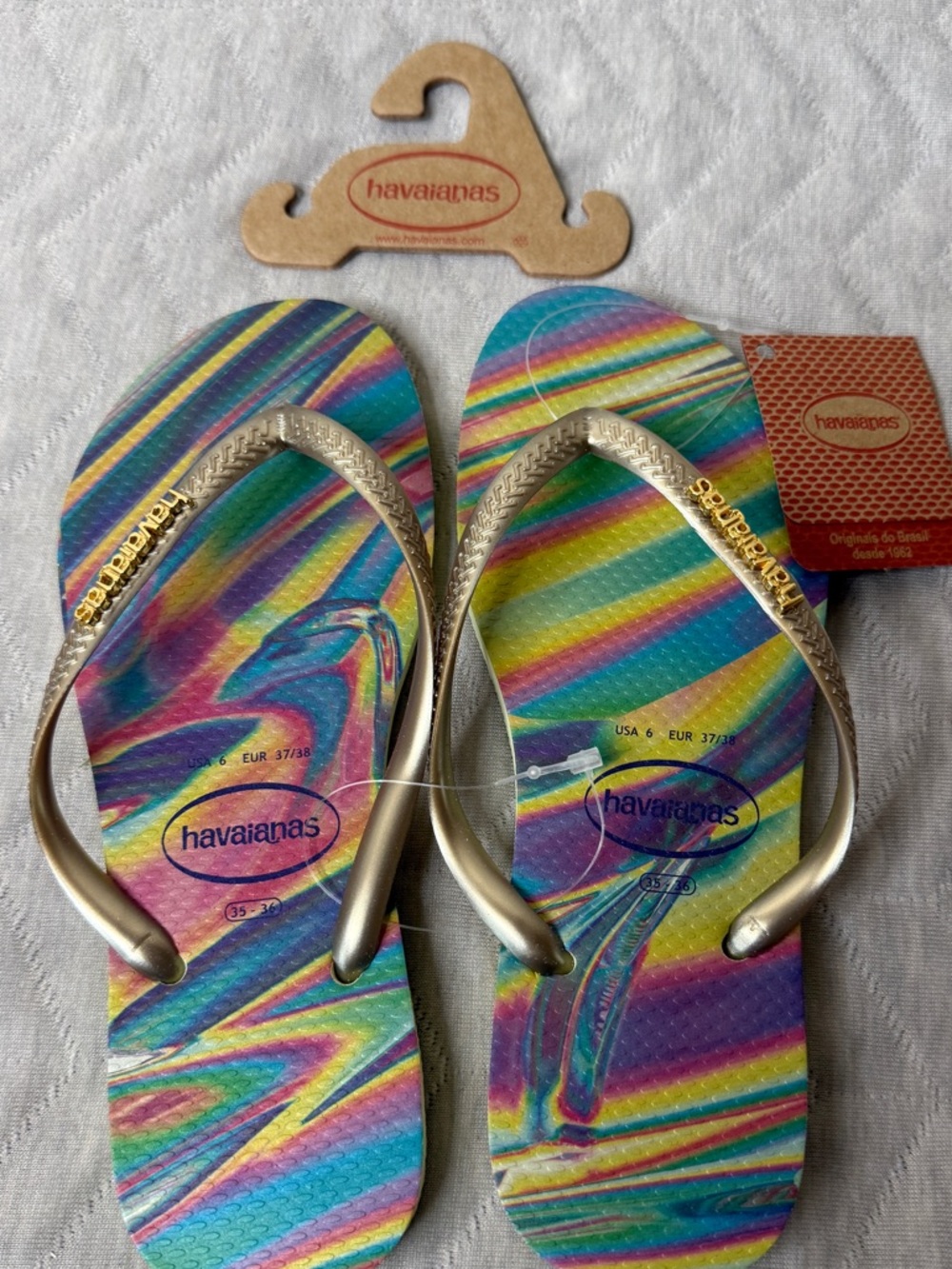 Havaianas Rainbow Stripe Flip Flops with Gold Straps Women’s 6 New